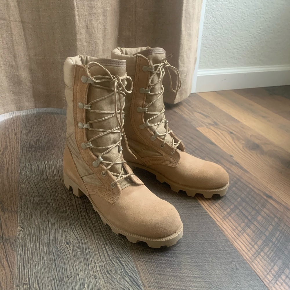 Military hot weather boots size 5.5 x-narrow desert boots